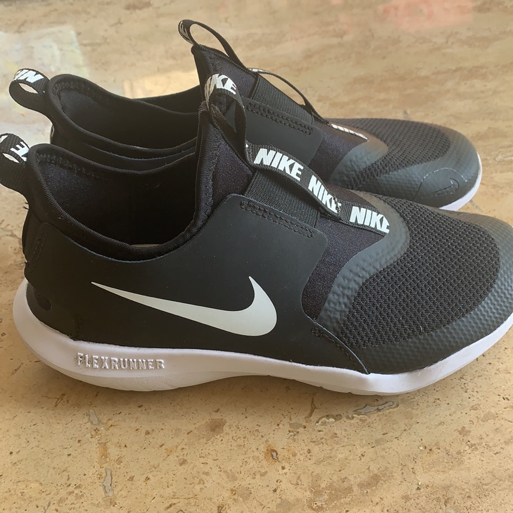 Nike FlexRunner shoes for kids, size 2Y US